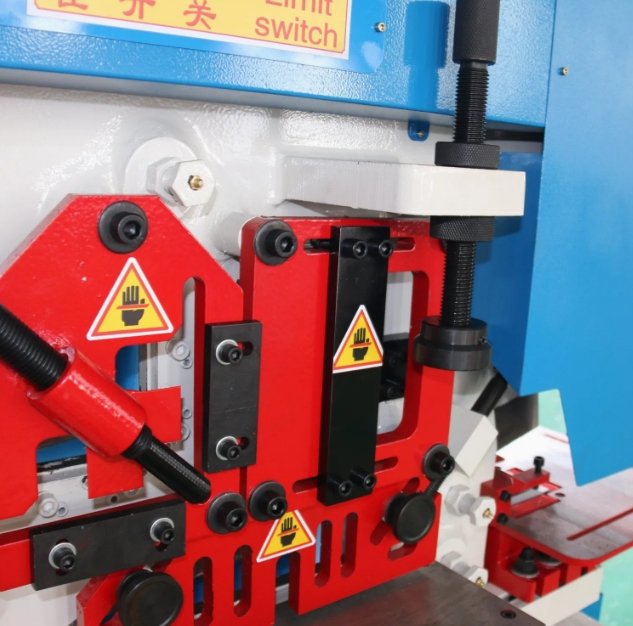 Versatile Hydraulic Ironworker for Punching, Bending & Notching